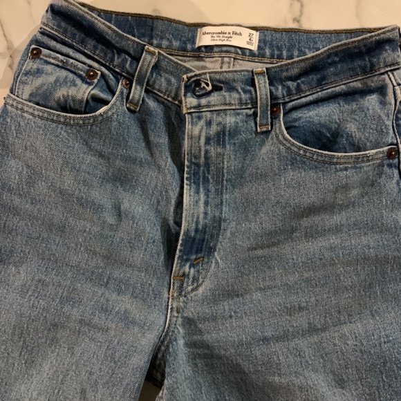 Ultra High Rise 90s Straight Jean - Picture 4 of 4